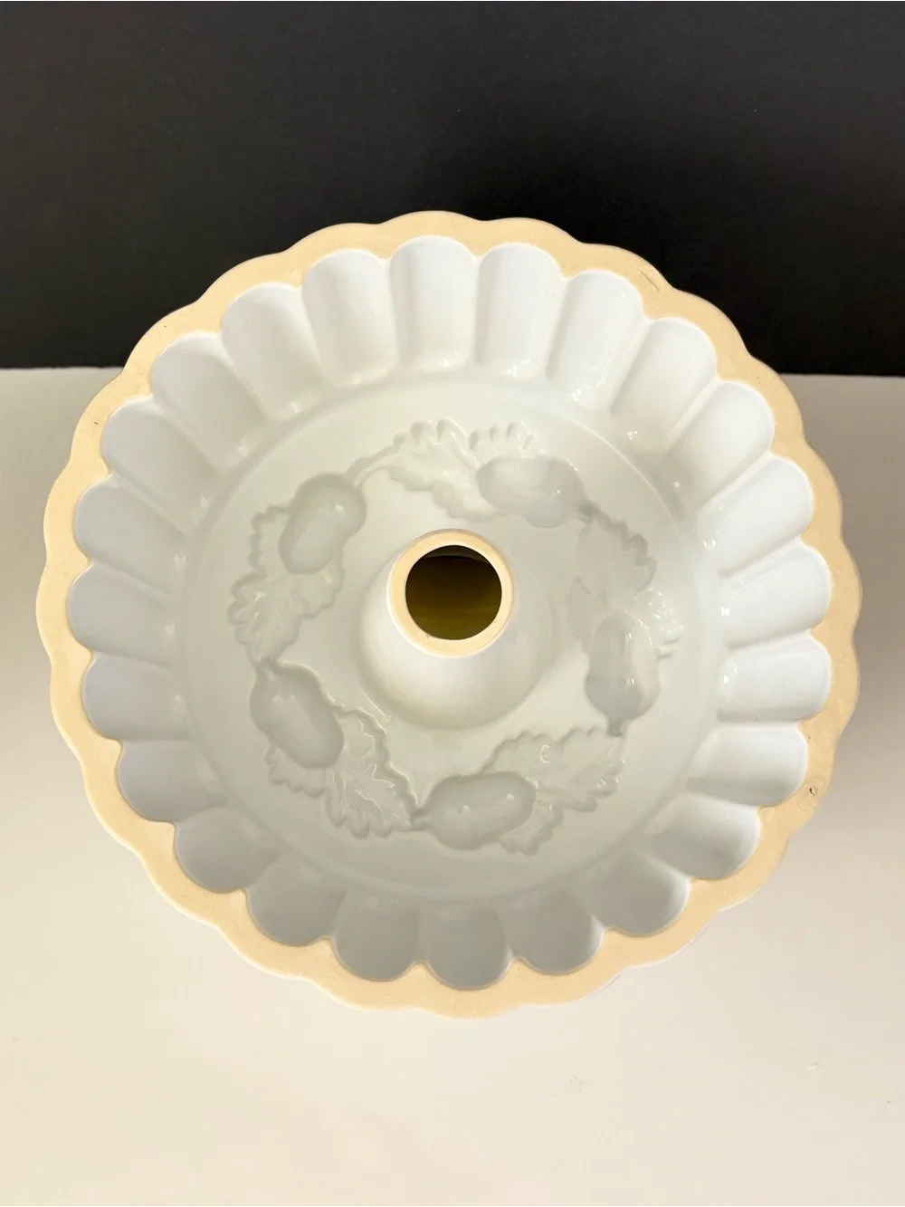 Williams Sonoma White Ceramic Acorn Cranberry Mold Pan Ring Thanksgiving Fall